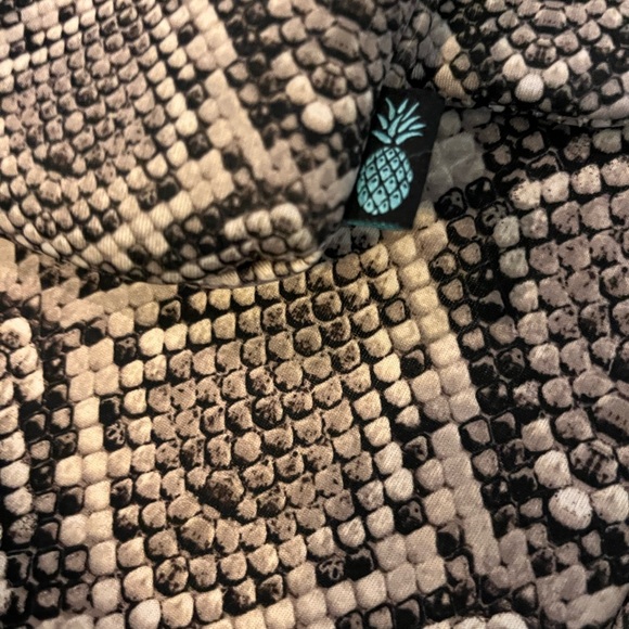 Tommy Bahama Black, Beige Gray Snake Print Tote 3 piece Set like new - Picture 3 of 11